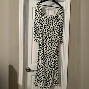 Reformation Hilda Dress size 6

Color-Tapioca Green 

Worn once, great condition